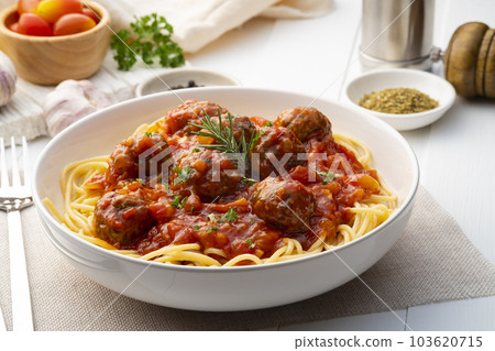 Spaghetti with meat balls,delicious meatballs pasta with tomato sauce in white plate 103620715