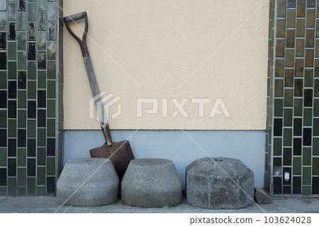 old house scoop 103624028