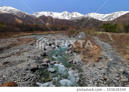 Hokujo, Hakuba Village, Kitaazumi District, Nagano Prefecture Snow-capped Hakuba mountain range from Hakuba Ohashi bridge over Matsukawa river where spring meltwater gathers Hokujo, Hakuba Village, Kitaazumi District, Nagano Prefecture Snow-capped Hakuba mountain range from Hakuba Ohashi bridge over Matsukawa river where spring meltwater gathers 103626540