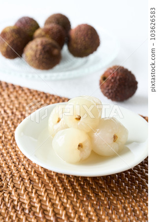peeled lychee from Taiwan 103626583