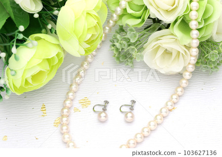 Pearl Earrings 103627136