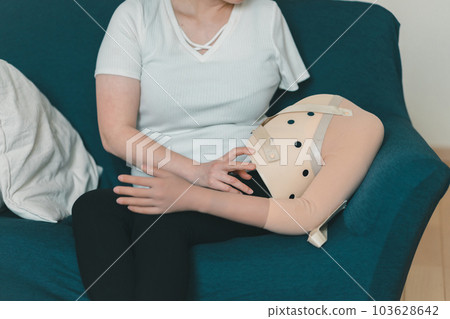 女生 女孩 女性 103628642