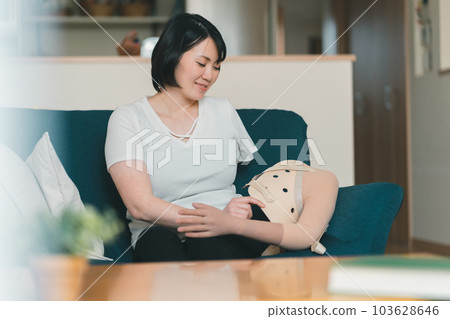 female, lady, woman 103628646