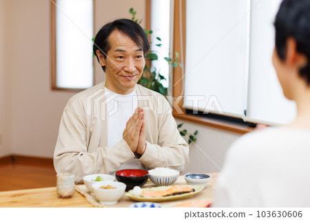 中年夫妻吃飯 中年夫妻吃飯 103630606