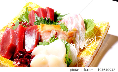 Assorted sashimi 103630932