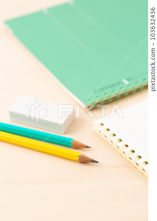 筆記本和鉛筆（文具） 103632436