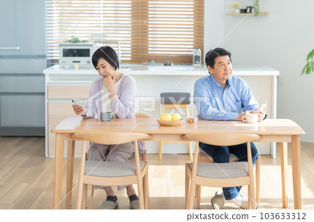 中年夫妻吵架 中年夫妻 中年夫妻 103633312