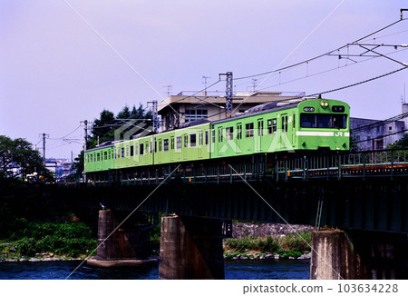 2001年 4列103系普通列車在奈良線運行 2001年 4列103系普通列車在奈良線運行 103634228