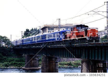 2001 系列 12 Tenririn 由 DD511192 驅動 103634231