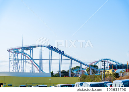 An amusement park (entrance) (attraction) view from the parking lot with the blue sky in the background "Mitsui Greenland" An amusement park (entrance) (attraction) view from the parking lot with the blue sky in the background "Mitsui Greenland" 103635798