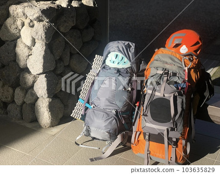Two mountaineering rucksacks Mountaineering as a couple Two mountaineering rucksacks Mountaineering as a couple 103635829