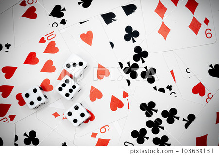 playing cards and dice playing cards and dice 103639131