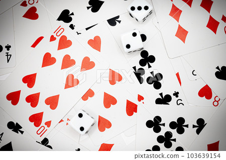 樹幹卡和骰子 103639154