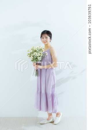 一束的女人 一束的女人 103639761