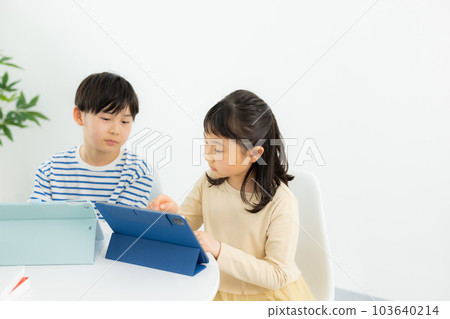 小學生平板電腦學習 103640214