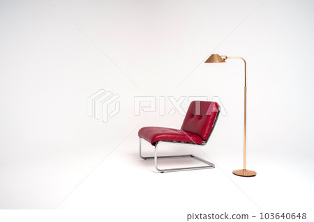 室內設計師的房間形象，紅色椅子和簡約時尚的燈光 103640648