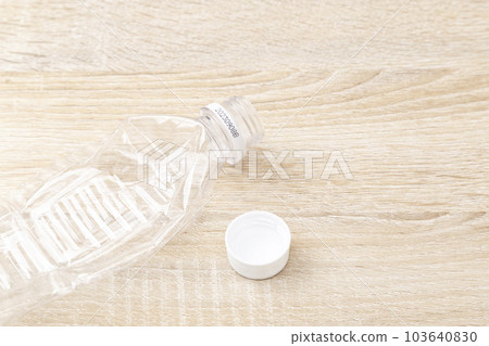 PET bottle wood grain bag 103640830