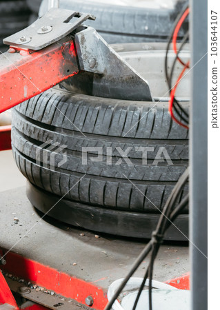 Tire replacement work Tire replacement work 103644107