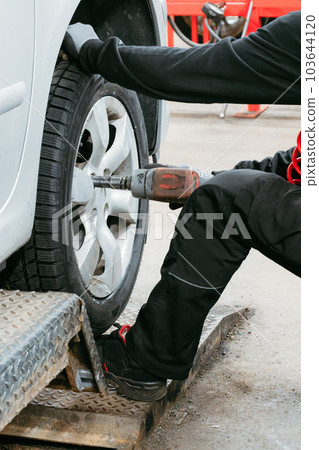Tire exchange 103644120