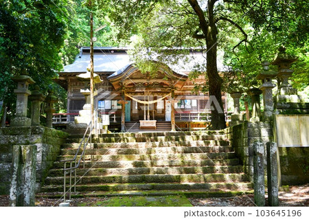 [Sukagawa City, registered as one of the Shikinaisha in the Engishiki Jinmyocho, ``Hanatsuki Shrine'' worship hall] 103645196