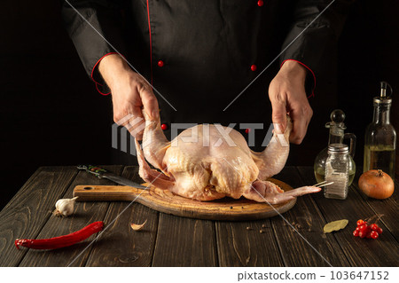 The chef prepares raw chicken in the kitchen. Delicious lunch menu idea for a hotel. Grande cuisine 103647152