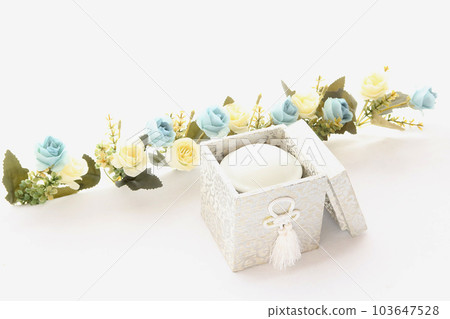 Urn and flower arrangement Image of final life 4 Urn and flower arrangement Image of final life 4 103647528