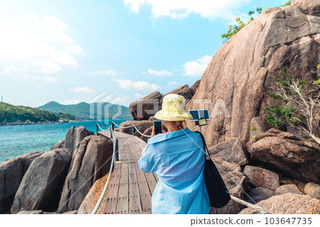 Travel on a tropical island, visit Koh Nang Yuan 103647735