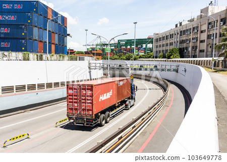All kinds of vehicles go through the Cross-Harbor Tunnel in the port of Kaohsiung, Taiwan. It's the only submarine tunnel in Taiwan. 103649778