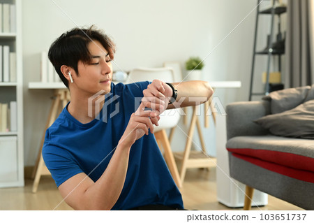 Active fitness man checking smartwatch to monitor training results. Technology health, wellness concept 103651737