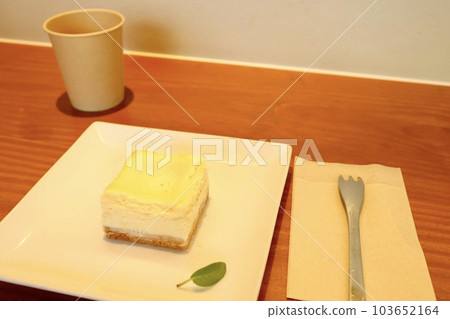 Baked cheesecake served at a restaurant 103652164