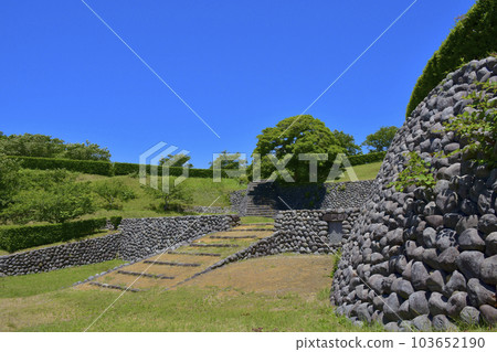 Kakegawa City, Shizuoka Prefecture National Historic Site Yokosuka Castle South side of Honmaru 103652190