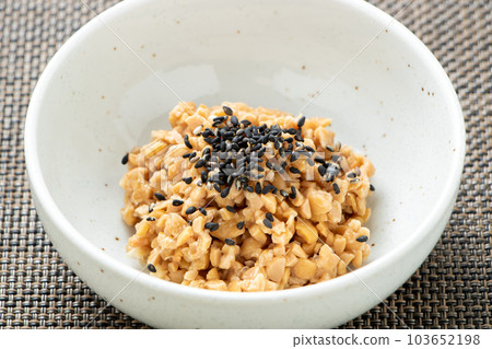 Natto. (Hikiwari natto with black sesame seeds.) 103652198