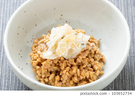 納豆。 （Hikiwari 納豆配芥末醃製鯡魚子（Sankai 醃製））。 103652734