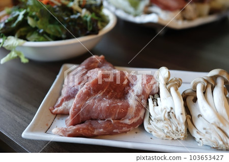 厚切生羊肉獻給成吉思汗 厚切生羊肉獻給成吉思汗 103653427