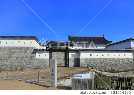 [兵庫縣]晴天的赤穗城址公園（本丸門） 103654190