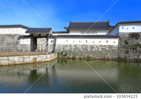 [Hyogo Prefecture] Ako Castle Ruins Park (Honmaru Gate) in sunny weather 103654225