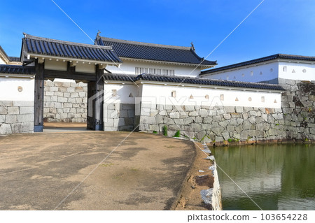 [兵庫縣]晴天的赤穗城址公園（本丸門） 103654228