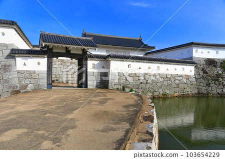 [兵庫縣]晴天的赤穗城址公園（本丸門） 103654229