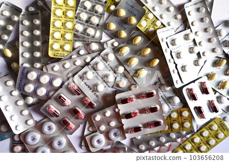 A large amount of pharmaceuticals (sleeping pills, antidepressants, antidepressants, antianxiety drugs, antianxiety drugs, cough medicines, gastrointestinal drugs, hair thinning drugs, antipyretic analgesics) 103656208