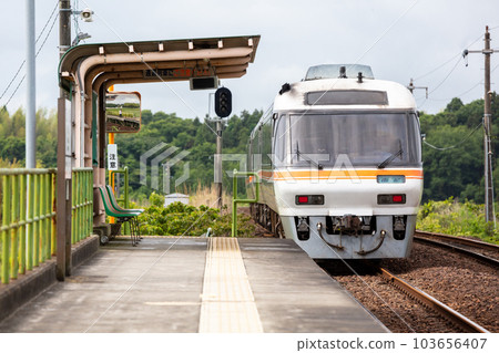 [Ise Line] Limited Express Nanki No. 1 running fast on the double-track section 103656407