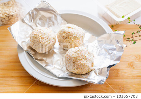 oatmeal bread after molding 103657708