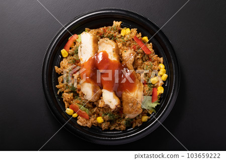 什錦飯配養蓮雞 103659222