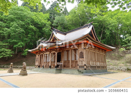 Nagusa Shrine Main Hall 103660431