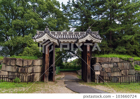 Nagoya Castle Former Ninomaru Higashi Ninomon Gate (Important Cultural Property) 103660724