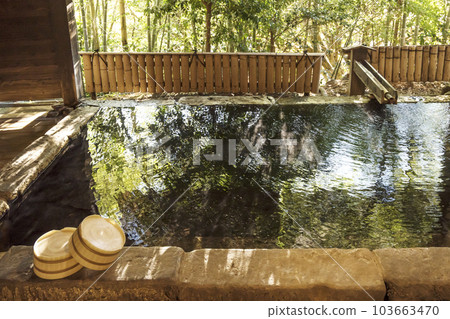Scenery of open-air bath Natural hot spring and greenery Source hot spring Relaxing hot spring Image of hot spring Image material 103663470