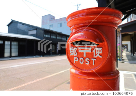 帶有圓形信箱的新潟上越城市風光（岸波家徽名店前） 103664076