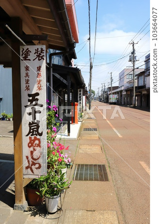 帶有圓形信箱的新潟上越城市風光（岸波家徽名店前） 103664077