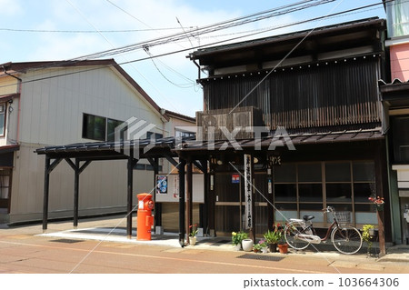 Niigata Joetsu City Scenery with a round mailbox (in front of the Kishinami crest name store) 103664306