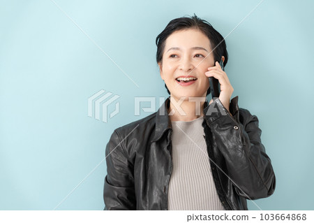 Female portrait casual phone 103664868