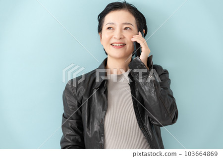 Female portrait casual phone 103664869